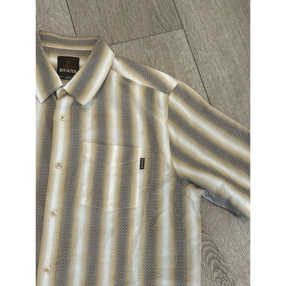 prAna Breathe Men’s Button-Up Short Sleeve Plaid Shirt Medium White Beige - Picture 2 of 9